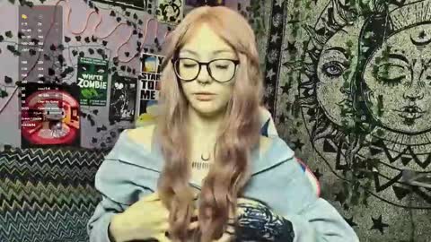 Snapshot of ginnyhotbeat chatting on 10-04-25, 03:43 Ginny online show from 10-04-25, 03:43