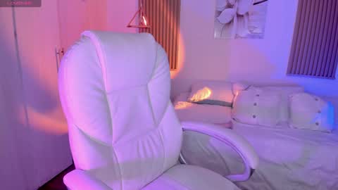 Snapshot of ginnywett chatting on 12-14-24, 04:09 Kendall online show from 12-14-24, 04:09