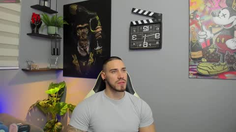 Snapshot of giorgio_leone2 chatting on 01-16-25, 03:23 Giorgio leone online show from 01-16-25, 03:23