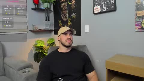 Snapshot of giorgio_leone2 chatting on 10-18-25, 12:13 Giorgio leone online show from 10-18-25, 12:13