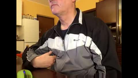 giovanni_1964 online show from 12-31-24, 07:51