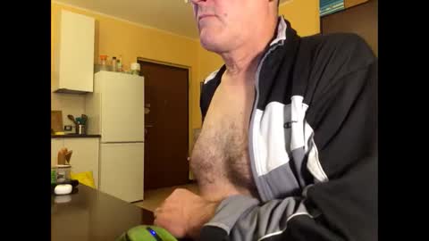 giovanni_1964 online show from 10-19-25, 04:57