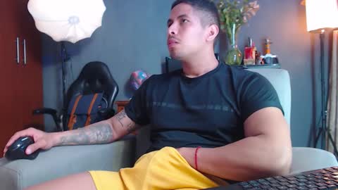 piggy boy online show from 11-11-25, 11:38