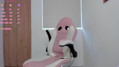 Snapshot of girl_dollx chatting on 05-10-26, 07:41 Bri online show from 05-10-26, 07:41