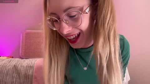 Snapshot of girl_i_am chatting on 12-23-24, 05:11 Nikki online show from 12-23-24, 05:11