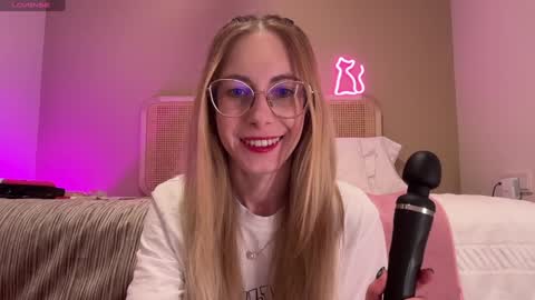 Snapshot of girl_i_am chatting on 12-29-24, 05:01 Nikki online show from 12-29-24, 05:01