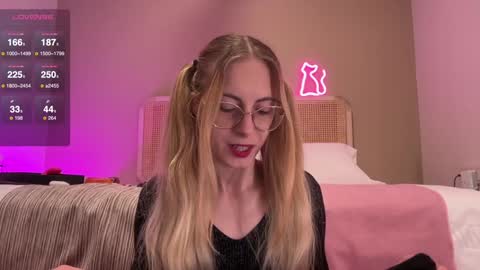 Snapshot of girl_i_am chatting on 12-31-24, 03:31 Nikki online show from 12-31-24, 03:31