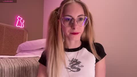 Snapshot of girl_i_am chatting on 01-07-25, 04:48 Nikki online show from 01-07-25, 04:48