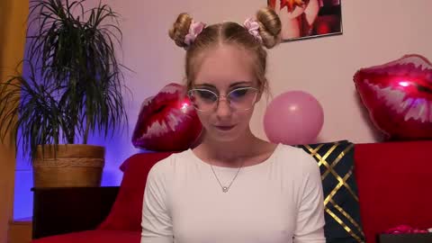 Snapshot of girl_i_am chatting on 02-13-25, 04:17 Nikki online show from 02-13-25, 04:17