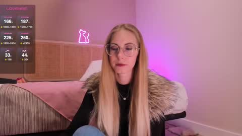 Snapshot of girl_i_am chatting on 02-27-25, 04:10 Nikki online show from 02-27-25, 04:10