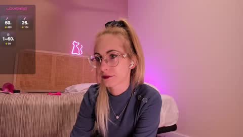 Snapshot of girl_i_am chatting on 02-28-25, 04:20 Nikki online show from 02-28-25, 04:20