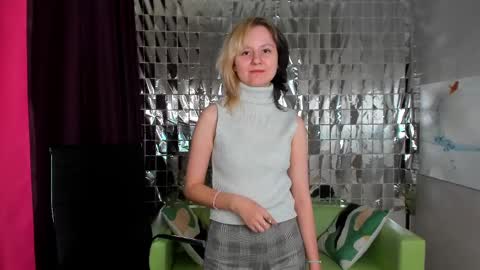 Snapshot of girl_next_doorr chatting on 12-24-24, 06:28 girl_next_doorr online show from 12-24-24, 06:28