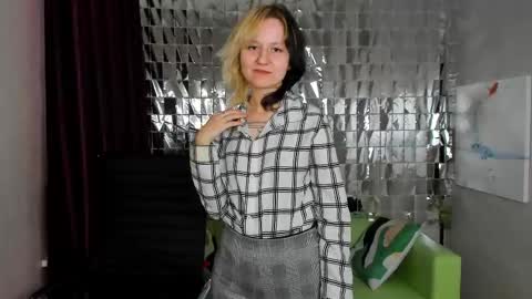 Snapshot of girl_next_doorr chatting on 12-25-24, 03:17 girl_next_doorr online show from 12-25-24, 03:17