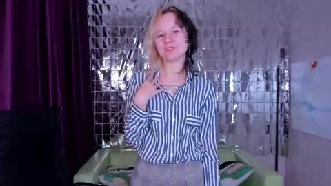 Snapshot of girl_next_doorr chatting on 12-27-24, 12:45 girl_next_doorr online show from 12-27-24, 12:45