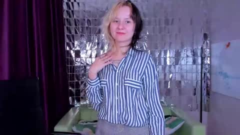 Snapshot of girl_next_doorr chatting on 12-27-24, 03:59 girl_next_doorr online show from 12-27-24, 03:59