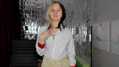 Snapshot of girl_next_doorr chatting on 01-03-25, 03:22 girl_next_doorr online show from 01-03-25, 03:22