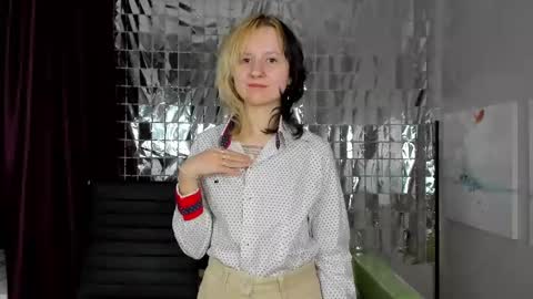 Snapshot of girl_next_doorr chatting on 01-03-25, 06:24 girl_next_doorr online show from 01-03-25, 06:24