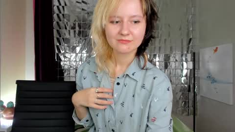 Snapshot of girl_next_doorr chatting on 01-05-25, 04:59 girl_next_doorr online show from 01-05-25, 04:59