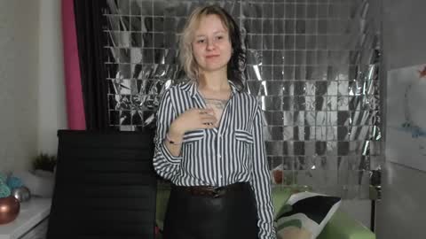 Snapshot of girl_next_doorr chatting on 01-19-25, 03:53 girl_next_doorr online show from 01-19-25, 03:53