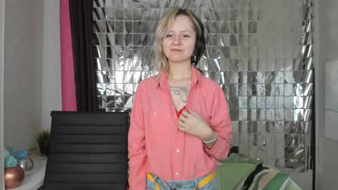 Snapshot of girl_next_doorr chatting on 01-21-25, 02:37 girl_next_doorr online show from 01-21-25, 02:37