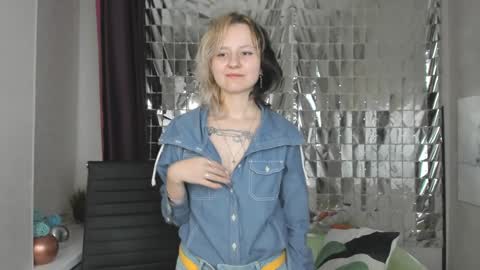 Snapshot of girl_next_doorr chatting on 01-22-25, 06:10 girl_next_doorr online show from 01-22-25, 06:10