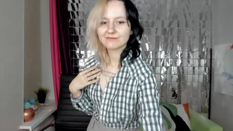Snapshot of girl_next_doorr chatting on 01-26-25, 03:03 girl_next_doorr online show from 01-26-25, 03:03