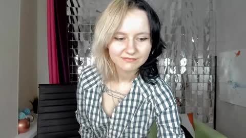 Snapshot of girl_next_doorr chatting on 01-26-25, 06:06 girl_next_doorr online show from 01-26-25, 06:06
