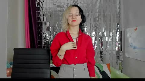 Snapshot of girl_next_doorr chatting on 01-29-25, 12:45 girl_next_doorr online show from 01-29-25, 12:45