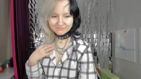 Snapshot of girl_next_doorr chatting on 02-01-25, 12:26 girl_next_doorr online show from 02-01-25, 12:26