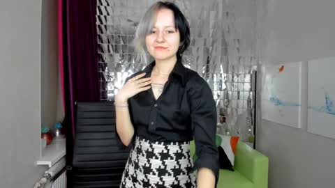 Snapshot of girl_next_doorr chatting on 02-05-25, 12:27 girl_next_doorr online show from 02-05-25, 12:27