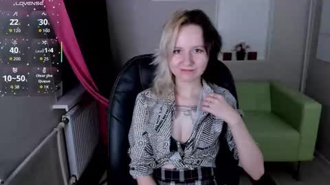 Snapshot of girl_next_doorr chatting on 10-23-25, 01:21 girl_next_doorr online show from 10-23-25, 01:21