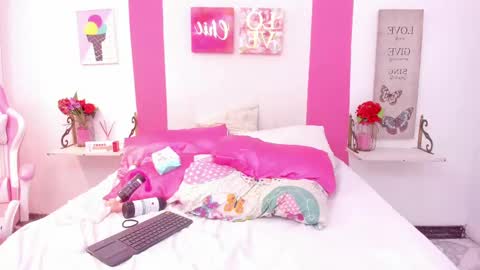 girl_trixie_ online show from 03-06-25, 12:00