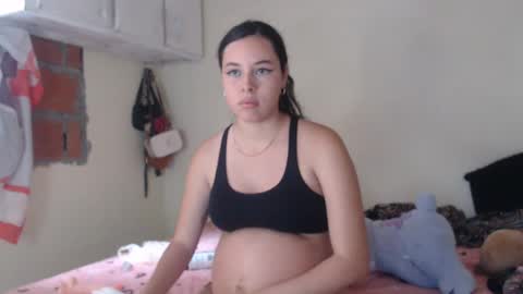 girl_trixie_ online show from 03-09-25, 06:43