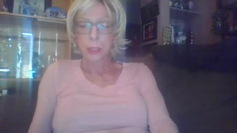 Snapshot of girlinrock chatting on 05-17-26, 12:41 Girlinrock online show from 05-17-26, 12:41