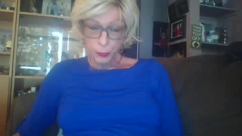 Snapshot of girlinrock chatting on 06-04-26, 01:00 Girlinrock online show from 06-04-26, 01:00