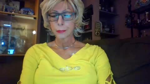 Snapshot of girlinrock chatting on 06-19-26, 01:10 Girlinrock online show from 06-19-26, 01:10