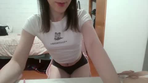 Snapshot of girllytrans chatting on 11-17-25, 04:18 girllytrans online show from 11-17-25, 04:18