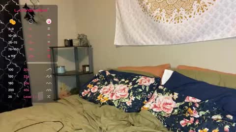 Snapshot of girlofurdreamsxxxxox chatting on 01-09-25, 01:39 Camille online show from 01-09-25, 01:39