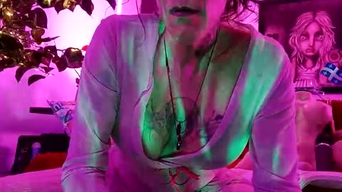 girls227445638252 online show from 04-05-26, 03:04