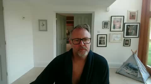 Snapshot of girlsandbikes chatting on 09-29-25, 08:52 girlsandbikes online show from 09-29-25, 08:52