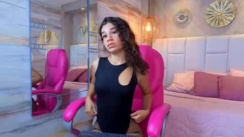 Snapshot of girlsweetgb chatting on 09-25-25, 06:22 girlsweetgb online show from 09-25-25, 06:22
