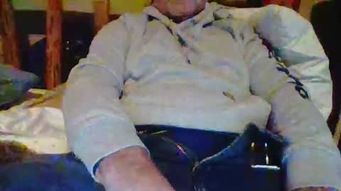 Snapshot of girthgonewild chatting on 12-17-25, 09:43 girthgonewild online show from 12-17-25, 09:43