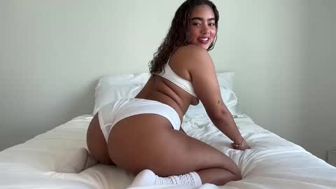 Snapshot of giselemars chatting on 02-12-26, 05:08 giselemars online show from 02-12-26, 05:08