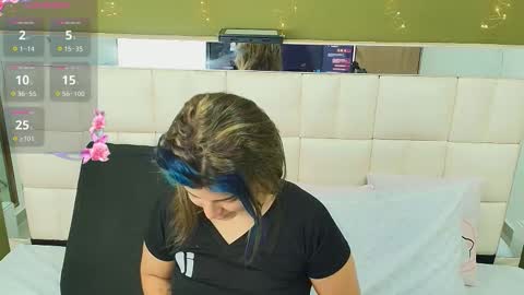 Snapshot of gisell_gomez chatting on 09-15-25, 12:27 Gisell online show from 09-15-25, 12:27