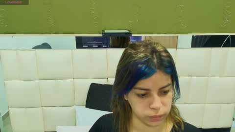 Snapshot of gisell_gomez chatting on 09-18-25, 12:07 Gisell online show from 09-18-25, 12:07