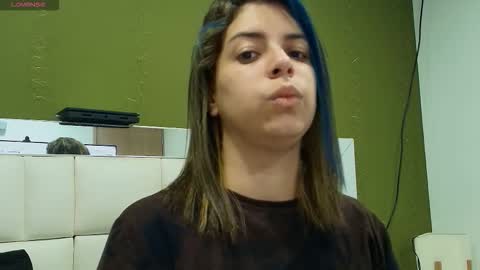 Snapshot of gisell_gomez chatting on 09-21-25, 12:07 Gisell online show from 09-21-25, 12:07