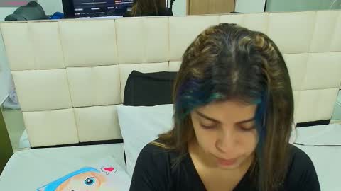 Snapshot of gisell_gomez chatting on 10-27-25, 11:25 Gisell online show from 10-27-25, 11:25