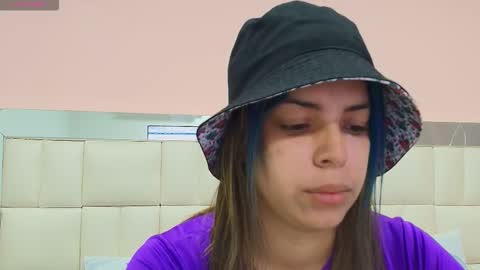 Snapshot of gisell_gomez chatting on 11-07-25, 12:27 Gisell online show from 11-07-25, 12:27