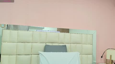 Snapshot of gisell_gomez chatting on 11-23-25, 12:49 Gisell online show from 11-23-25, 12:49