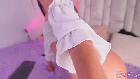 Instagram gisellee  22  online show from 02-07-25, 07:49